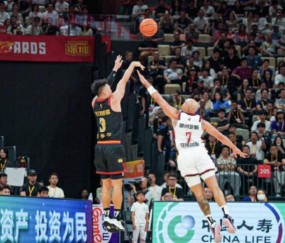 贺希宁：没有团队帮助我拿不到MVP，感谢今晚所有人复出的努力